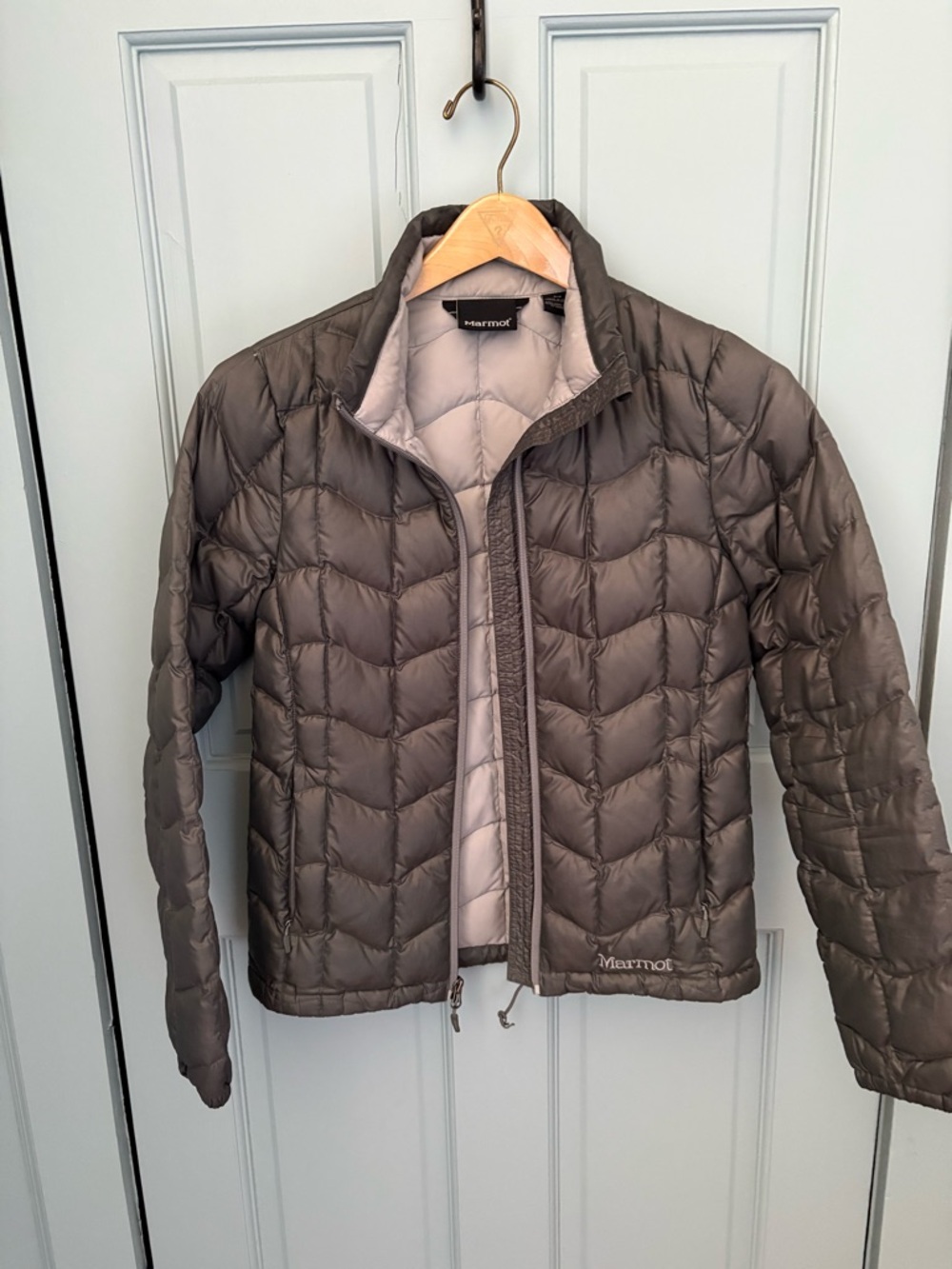 Marmot Women's Puffer Jacket in grey slmost charcoal and Light grey